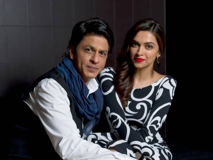 शाहरुख खान (Shah Rukh Khan) आज यानि 2 नवंबर को 57वां बर्थडे सेलिब्रेट कर रहे हैं. इस मौके पर उन्होंने फैंस को एक बड़ा गिफ्ट देते हुए अपनी मच-अवेटेड फिल्म ‘पठान’ (Pathaan) का टीजर रिलीज किया है. वहीं इस टीजर में दीपिका पादुकोण (Deepika Padukone) का काफी ग्लैमरस अवतार देखने को मिला है.
