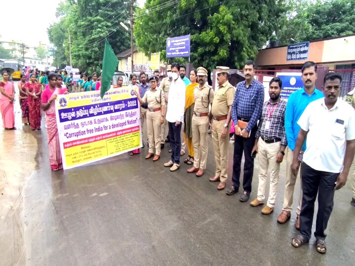 மயிலாடுதுறை - சீர்காழி நெடுஞ்சாலையில் வீடுகள் இடிப்பு - காரணம் என்ன?