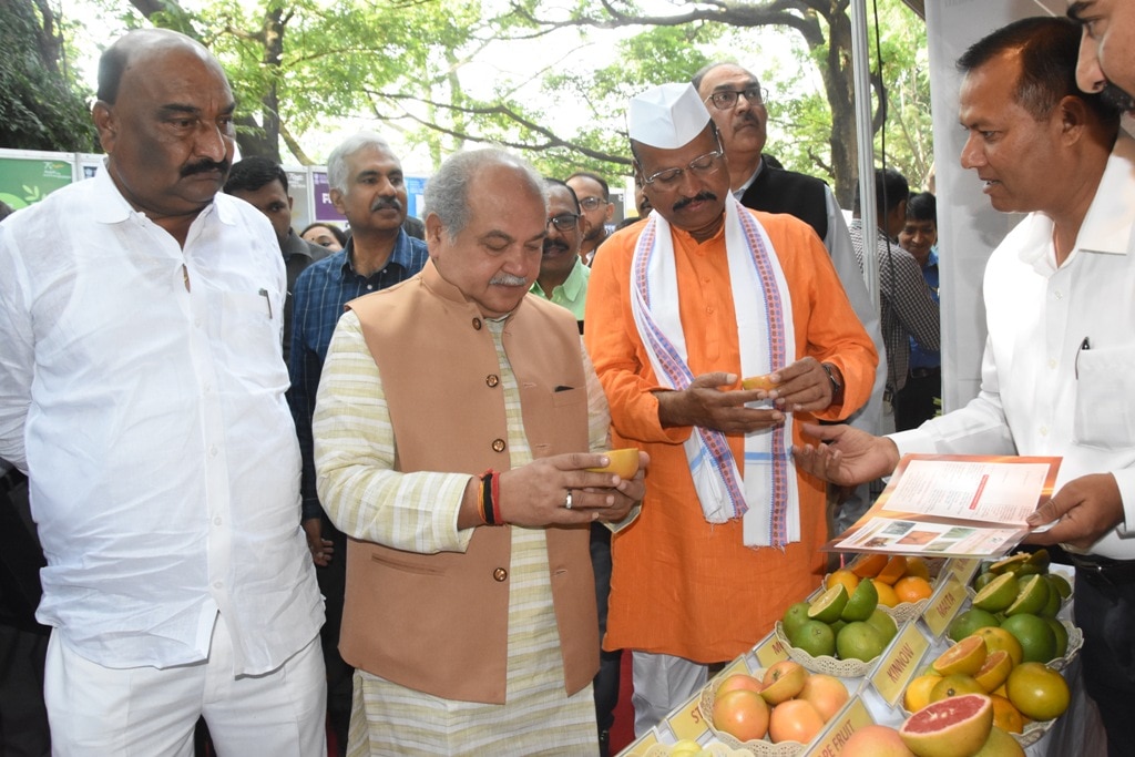 Narendra Singh Tomar : ग्रामीण क्षेत्र देशाचा आत्मा तर कृषी अर्थव्यवस्थेचा कणा, शेतीत आधुनिक तंत्रज्ञानाच्या वापराची गरज : कृषीमंत्री