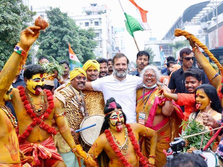 Congress supporters showcase the colours of the Bonalu festival to Rahul Gandhi during his Bharat Jodo Yatra on Wednesday in Hyderabad.