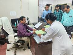 औचक निरीक्षण पर पहुंचे दुर्ग संभाग आयुक्त, 100 से ज्यादा डॉक्टर और स्टाफ मिले नदारद, कारण बताओ नोटिस जारी