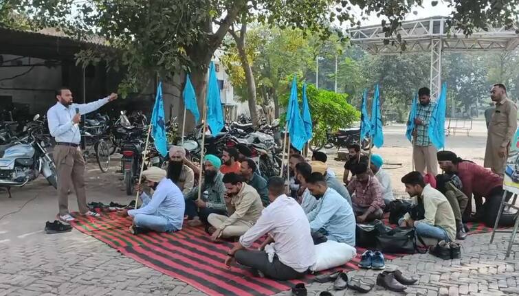 protest against Punjab Government by contract employees of Punjab Roadways and PRTC Punjab News: ਪੰਜਾਬ ਰੋਡਵੇਜ਼ ਤੇ ਪੀਆਰਟੀਸੀ ਦੇ ਠੇਕਾ ਮੁਲਾਜ਼ਮਾਂ ਵੱਲੋਂ ਪੰਜਾਬ ਸਰਕਾਰ ਖ਼ਿਲਾਫ਼ ਪ੍ਰਦਰਸ਼ਨ