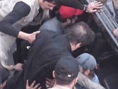 পদযাত্রায় চলল গুলি, পাকিস্তানে গুলিবিদ্ধ ইমরান, আহত আরও ৭