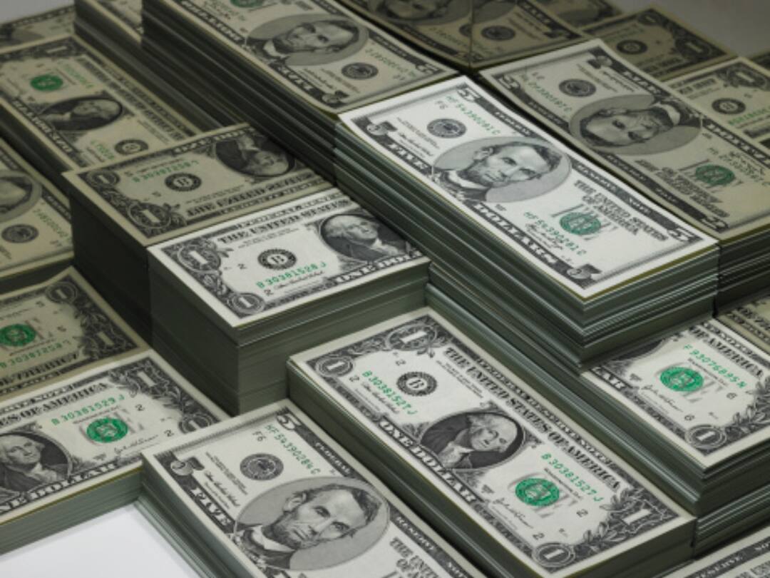 Customs Seizes US Dollars Worth Rs 4 Crore At Mumbai Airport, Three Arrested Customs Seizes US Dollars Worth Rs 4 Crore At Mumbai Airport, Three Arrested