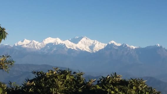 হাতের নাগালে কাঞ্চনজঙ্ঘা