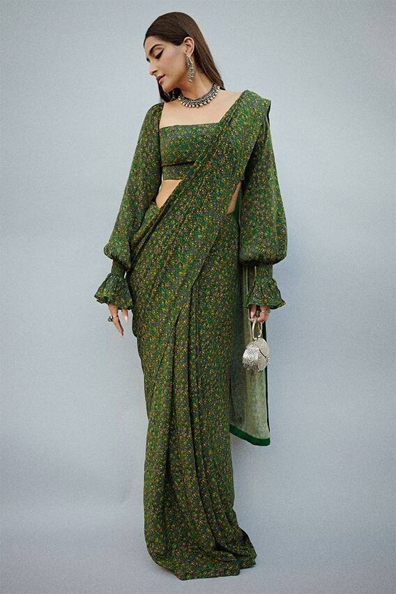 Designer Blouse: दीपिका पादुकोण से लेकर मौनी रॉय तक फुल स्लीव डिजाइनर ब्लाउज के साथ ऐसे कैरी करती हैं साड़ी, ट्रेंड में है यह डिजाइन