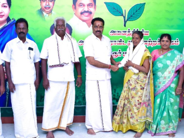 Karur: union councilor from DMK which joined AIADMK in Karur TNN கரூரில் அதிமுகவில் இணைந்த திமுக ஒன்றிய கவுன்சிலர்