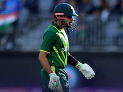 फिर फ्लॉप हुए बाबर आजम, दक्षिण अफ्रीका के खिलाफ महत्वपूर्ण मुकाबले में भी 6 रन बनाकर लौटे पवेलियन