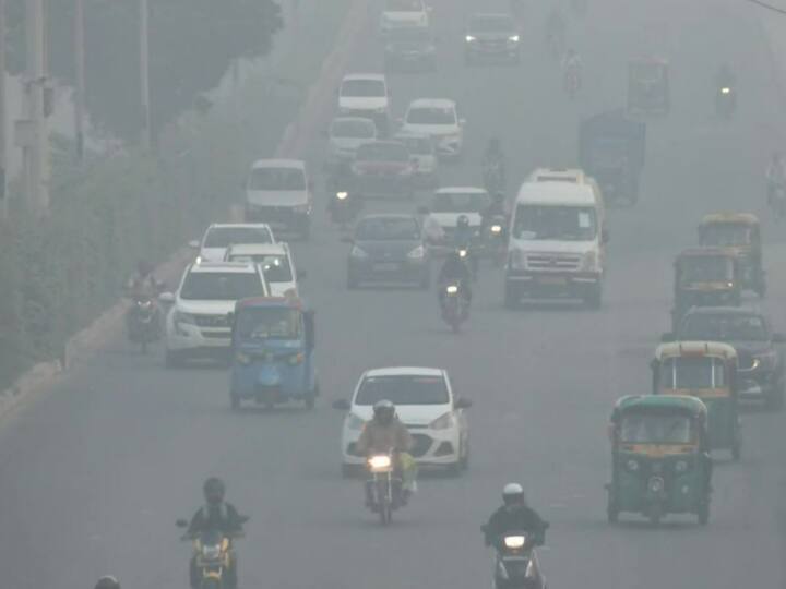 Delhi NCR Weather AQI Recorded Over 400 in Severe Category in Delhi Noida Gurugram Weather Will Change From Saturday Delhi-NCR Weather Updates: धुआं-धुआं हुआ दिल्ली, AQI 400 के पार, शनिवार से बदल सकता है मौसम का मिजाज
