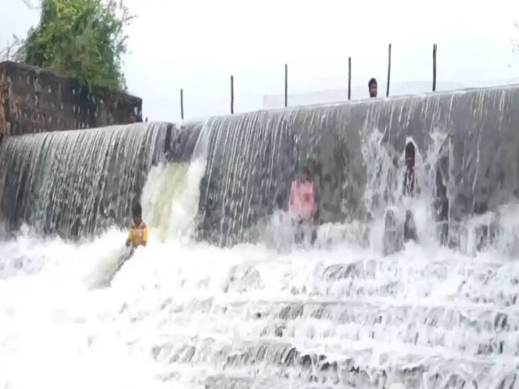 In Tiruvannamalai district 128 lakes reached their capacity due to continuous rain திருவண்ணாமலை மாவட்டத்தில் தொடர் மழையால் 128 ஏரிகள் முழு கொள்ளவை எட்டியது