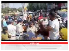 फ्री के हेलमेट के लिए सड़क पर मच गई लूट, जिसको जो मिला लेकर भागा