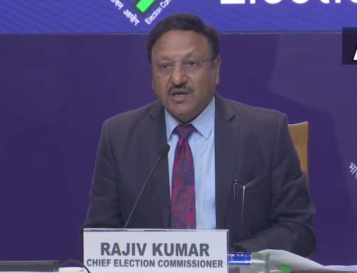 Gujarat Assembly Election Chief Election Commissioner Rajeev Kumar announce date know what special here गुजरात चुनाव: महिलाओं के लिए 1274 स्पेशल पोलिंग स्टेशन, 3.42 लाख नए वोटर और 50 फीसदी पोलिंग बूथ का लाइव प्रसारण