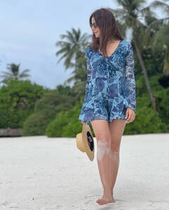 PHOTO: आमना शरीफचा साईड कट ड्रेसमध्ये किलर लूक; पाहा खास फोटो!