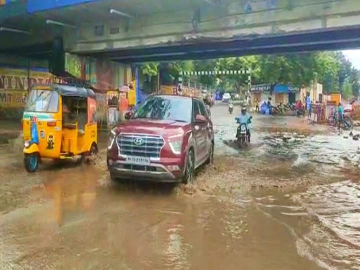 வைகை வடகரையில் கடும் போக்குவரத்து நெரிசல் - மழை நீரை அப்புறப்படுத்தும் பணி !