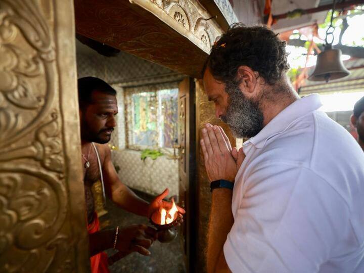 Rahul Gandhi visited the temple during foot march in Hyderabad. (Image source: Twitter/@Congress)