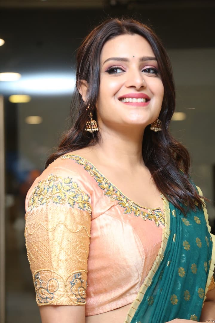 దివ్య పిళ్లయి అందమైన ఫోటోలు -Image Credit: Divya Pillai/Instagram