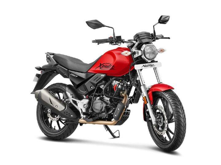 या बाईकमध्ये ग्राहकांना XPulse 200T 4V ला ब्लूटूथ-आधारित डिजिटल इन्स्ट्रुमेंट क्लस्टरसह नेव्हिगेशन, यूएसबी चार्जिंग पोर्ट सारखे फीचर्स मिळू शकतात. असे असलं तरी या बाईकच्याच्या हार्डवेअर बिट्समध्ये कोणताही बदल होणार नाही, अशी शक्यता आहे.