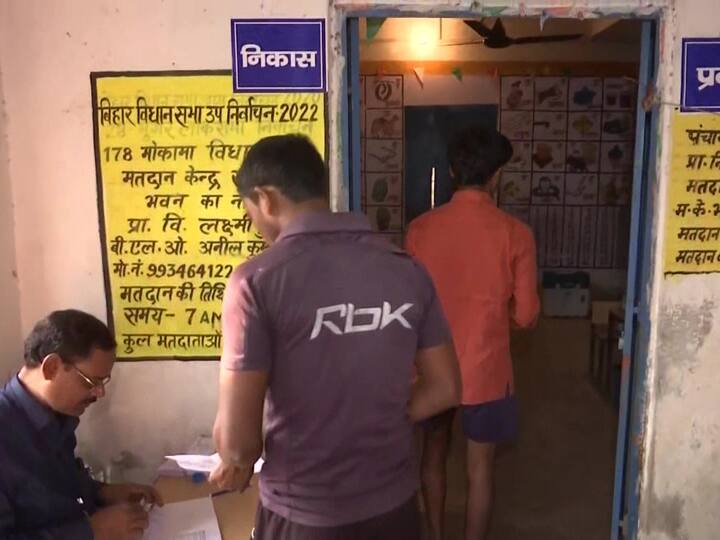 People cast their votes for the by-elections in Mokama Assembly Constituency, in Bihar. (Source: ANI)