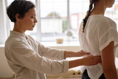 Back Pain Relief: পিঠের ব্যথার নাজেহাল? সুস্থ থাকার উপায় লুকিয়ে বসার ভঙ্গিমাতেই