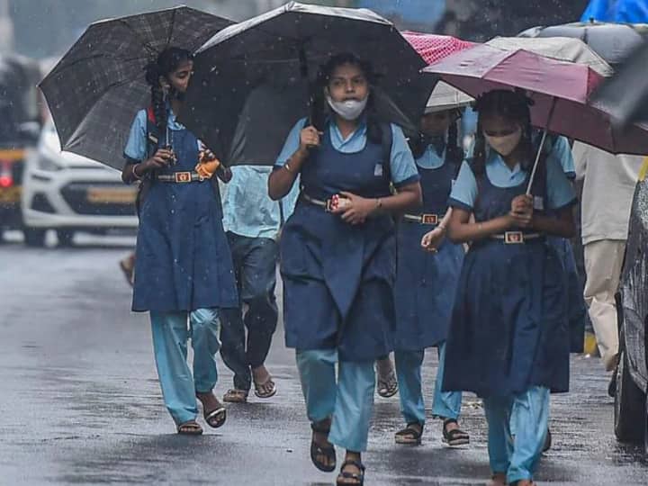 Schools remain closed in these areas of the country due to heavy rains भारी बारिश के चलते देश के इन इलाकों में स्कूल रहेंगे बंद, शिक्षा मंत्री ने जारी किए आदेश