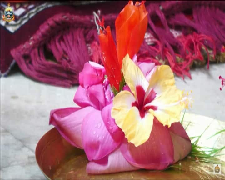 নিষ্ঠা ভরে মায়ের পুজোর আয়োজন করলেন রামকৃষ্ণ মিশন কতৃপক্ষ৷ সমস্ত রীতি ও আচার বিধি মেনেই সম্পন্ন হয় পুজো।