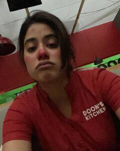 BTS:  खूबसूरत जाह्नवी कपूर को किसने किया ऐसे टॉर्चर? ये तस्वीरें देखकर फैंस रो पड़ेंगे, देखें