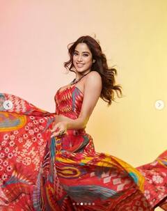 Jahnvi Kapoor: ਜਾਹਨਵੀ ਕਪੂਰ ਨੇ ਕਲਰਫੁੱਲ ਲਹਿੰਗਾ 'ਚ ਦਿੱਤੇ ਸ਼ਾਨਦਾਰ ਪੋਜ਼, ਪ੍ਰਸ਼ੰਸਕਾਂ ਨੇ ਸ਼ੇਅਰ ਕੀਤੇ ਫਾਇਰ ਇਮੋਜੀਜ਼