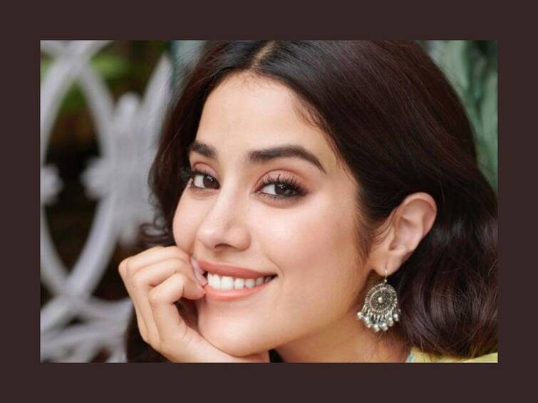 Janhvi Kapoor buys a luxury house in Mumbai You will be stunned by the price Janhvi Kapoor : जान्हवी कपूरने मुंबईत खरेदी केले आलिशान घर; किंमत ऐकून व्हाल अवाक