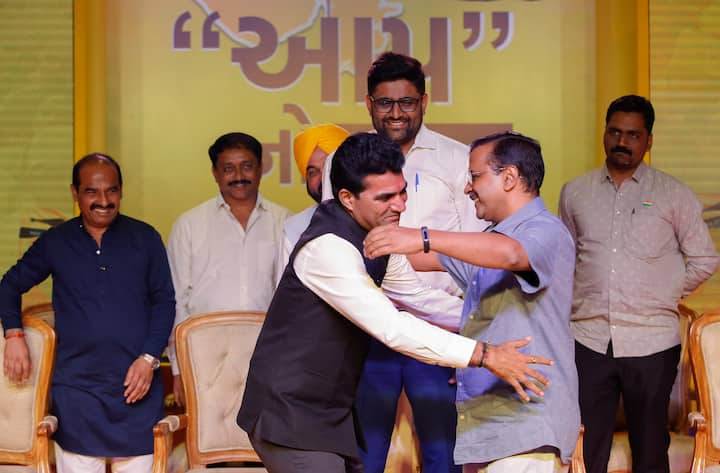 এদিন অরবিন্দ কেজরিওয়াল বলেন, পঞ্জাবের ক্ষেত্রেও জনমত নিয়েই মুখ্যমন্ত্রী পদপ্রার্থীর নাম ঘোষণা করা হয়েছিল। পঞ্জাবের গত বিধানসভা নির্বাচনে চমকপ্রদ ফল করেছিল আপ। বিপুল জনমত নিয়ে সরকার গঠন করেছে তারা।