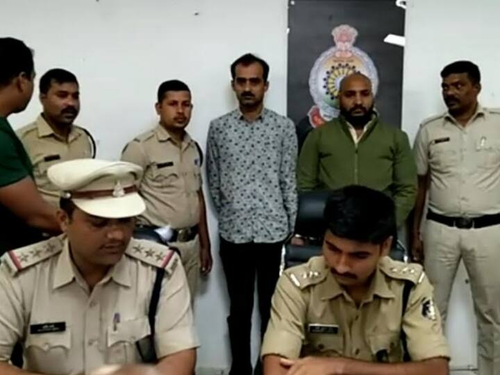 Bilaspur Chhattisgarh miscreants kidnapped beat mother and son police registered case and arrested ANN Bilaspur: मां-बेटे का अपहरण कर बदमाशों ने पीटा, कहा- 'मेरे पैसे पर कुत्ते की तरह दौड़ती है पुलिस, अब मिली ये सजा'