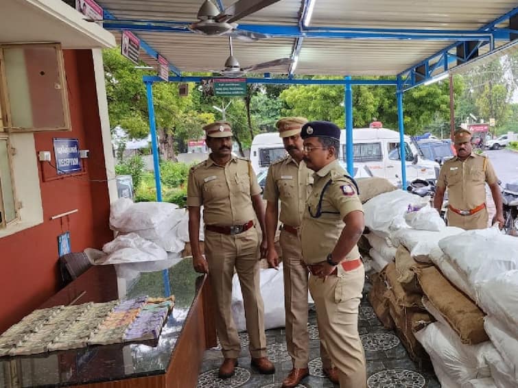 Coimbatore District Police seized bundles of Gutka items and 20 lakhs cash Crime : கோவையில் மூட்டை மூட்டையாக குட்கா பொருட்கள், கட்டுக்கட்டாக பணம் பறிமுதல் ; போலீசார் அதிரடி நடவடிக்கை