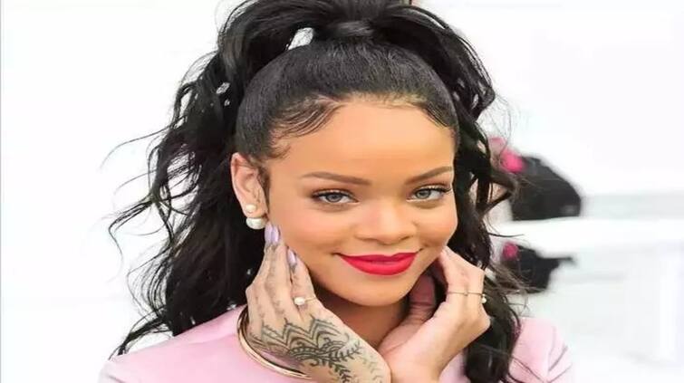 rihanna net worth hollywood star rihanna is the richest female singer in hollywood industry her net worth is triple than taylor swift Rihanna: ਰਿਹਾਨਾ ਸਭ ਤੋਂ ਅਮੀਰ ਹਾਲੀਵੁੱਡ ਗਾਇਕਾ, 14 ਹਜ਼ਾਰ ਕਰੋੜ ਜਾਇਦਾਦ ਦੀ ਮਾਲਕਣ, ਮੇਕਅੱਪ ਬਰਾਂਡ ਨੇ ਰਿਹਾਨਾ ਨੂੰ ਬਣਾਇਆ ਅਰਬਪਤੀ