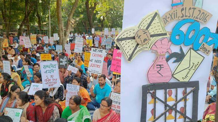 600 days of protest, adamant SLST 9th to 12th job aspirants demanding job SLST Protest: অবস্থানের ৬০০ দিন, চাকরির দাবিতে অনড় SLST নবম থেকে দ্বাদশের চাকরিপ্রার্থীরা