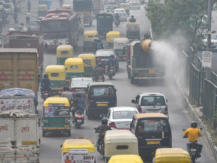 Delhi Truck Entry Ban in A View of Air Pollution See Arvind Kejriwal Government Did ANN Delhi Truck Entry Ban: दिल्ली में डीजल से चलने वाले कमर्शियल ट्रकों की एंट्री पर बैन, क्या मिलेगा प्रदूषण से छुटकारा?