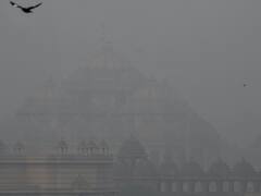 दिल्ली-एनसीआर में प्रदूषण का सितम, ग्रैप का चौथा स्टेज लागू, नोएडा में 8वीं तक के स्कूल बंद