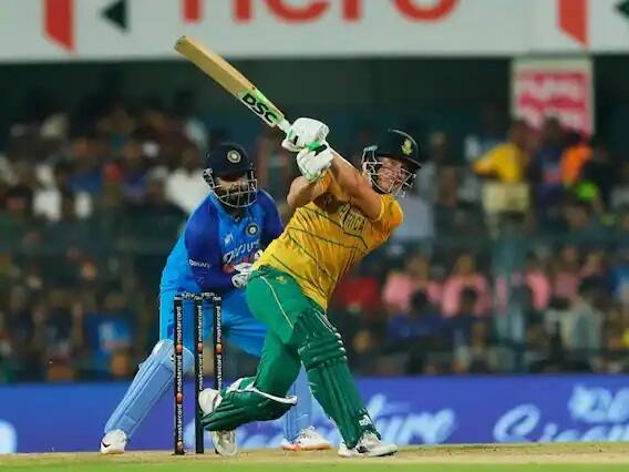 આ વર્લ્ડકપના સુપર 12 રાઉન્ડમાં બીજો સૌથી લાંબો છગ્ગો ડેવિડ મિલરે ફટકાર્યો, તેને ભારત વિરુદ્ધ મેચમાં બૉલને સીધો 104 મીટર દુર પહોંચાડ્યો હતો.