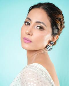 Hina Khan : हिना खानचा देसी अवतार, वेधलं चाहत्यांचं लक्ष!