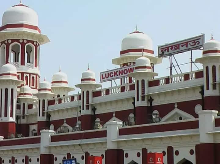 Railway Platform Ticket Price reduced in UP Lucknow Varanasi Barabanki Ayodhya Akbarpur Jaunpur Sultanpur Bhadohi Unnao Railway Platform Ticket: यूपी में इन 14 रेलवे स्टेशनों पर कम हुए प्लेटफार्म टिकट के दाम, त्योहारों के दौरान बढ़ी थी कीमत