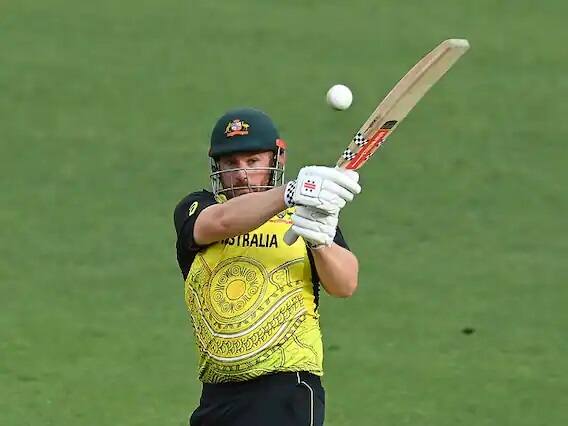 ઓસ્ટ્રેલિયાના કેપ્ટન એરોન ફિન્ચ આ મામલામાં ત્રીજા નંબર પર છે, તેને ન્યૂઝીલેન્ડ સામેની સુપર 12 રાઉન્ડની ઓપનિંગ મેચમાં 102 મીટર લાંબો છગ્ગો ફટકાર્યો હતો.