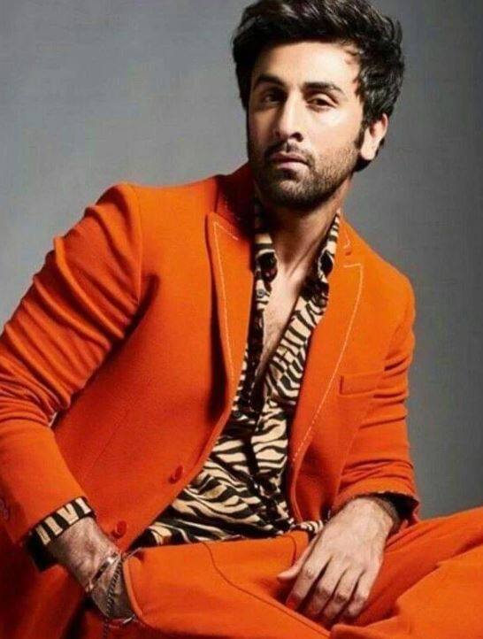 जल्द ही पिता बनने वाले रणबीर कपूर ने केजो के शो में आने के ऑफर को सीधे ठुकरा दिया क्योंकि उनका मानना था कि करण हमेशा फेमस सेलेब्स को विवादों में फंसाते हैं और अभी वह अपने नाम पर कोई विवाद नहीं चाहते हैं. हालांकि इस साल शो में उनकी पत्नी आलिया भट्ट पहली गेस्ट बनीं थीं. वह शो में अपने फ्रेंड रणवीर सिंह के साथ आई थीं.