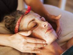 বেশি স্ক্রাব করার ফলে নষ্ট হয়ে যাচ্ছে ত্বক, সমাধান রয়েছে ঘরোয়া উপায়েই