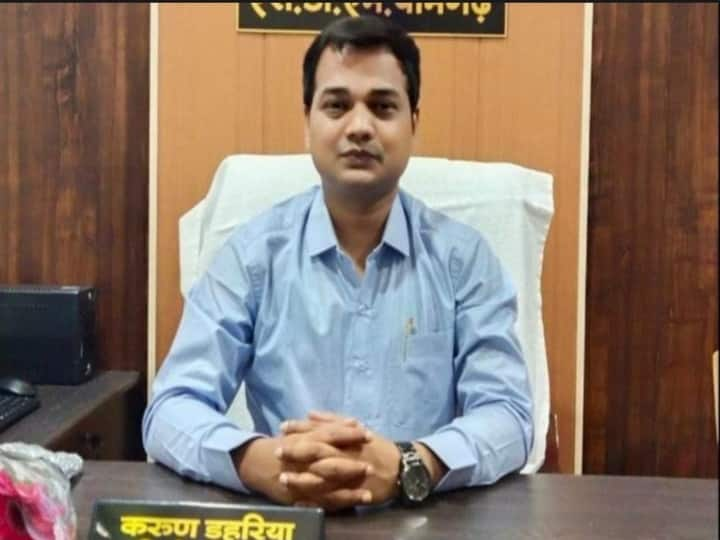 Gariyaband Chhattisgarh ACB arrested District CEO red handed taking bribe Congress leader alleges ANN Gariyaband News: गरियाबंद में कांग्रेस नेता से रिश्वत ले रहा था डिप्टी कलेक्टर, ACB ने दबिश देकर रंगे हाथ दबोचा