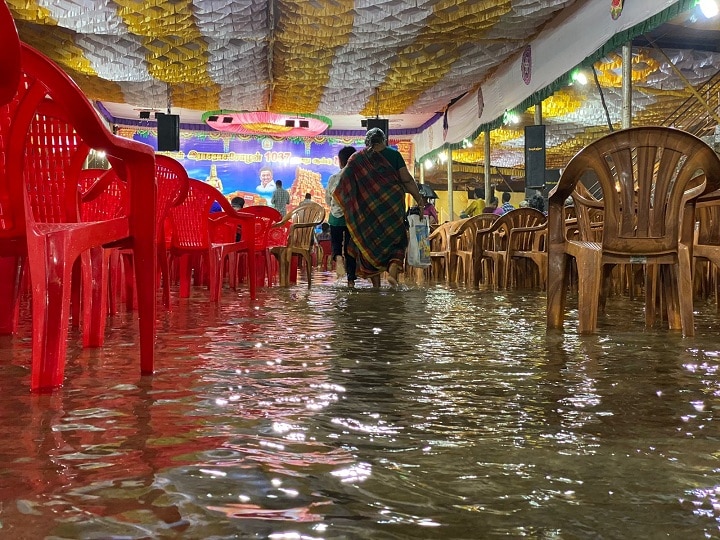 தஞ்சையில் வெளுத்தெடுத்த மழை... சம்பா, தாளடி பயிர்கள் மூழ்கியதால் விவசாயிகள் வேதனை!