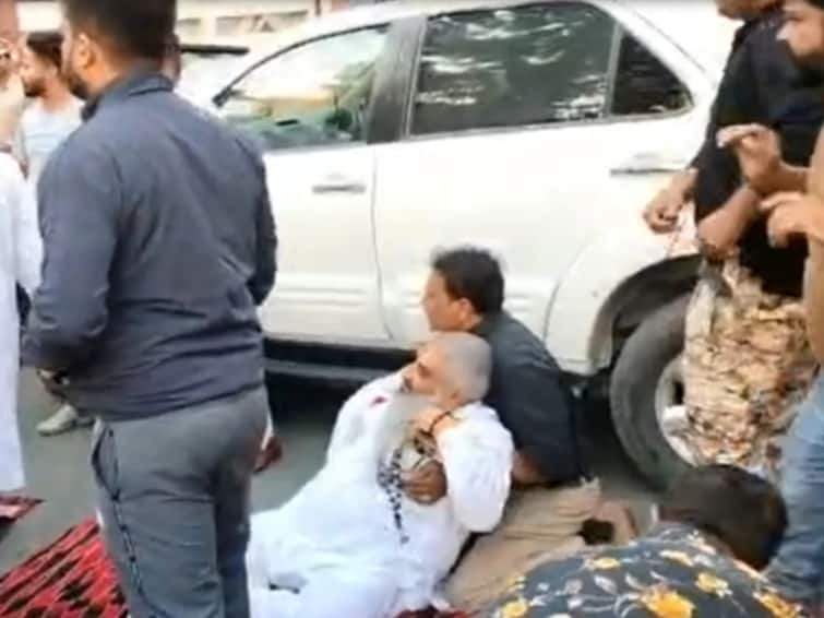 Shiv Sena Leader Sudhir Suri Shot Dead During Protest In Amritsar, One Arrested Sudhir Suri Shot Dead: శివసేన నేత దారుణ హత్య- రోడ్డుపై కాల్చి పడేసిన దుండగుడు!