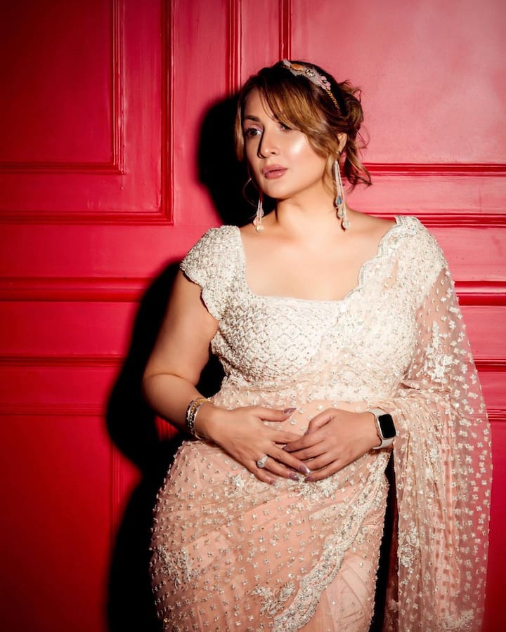 प्रसिद्ध टीव्ही अभिनेत्री उर्वशी ढोलकियाला आज कोणत्याही ओळखीत रस नाही. (फोटो सौजन्य :/urvashidholakia/इंस्टाग्राम )