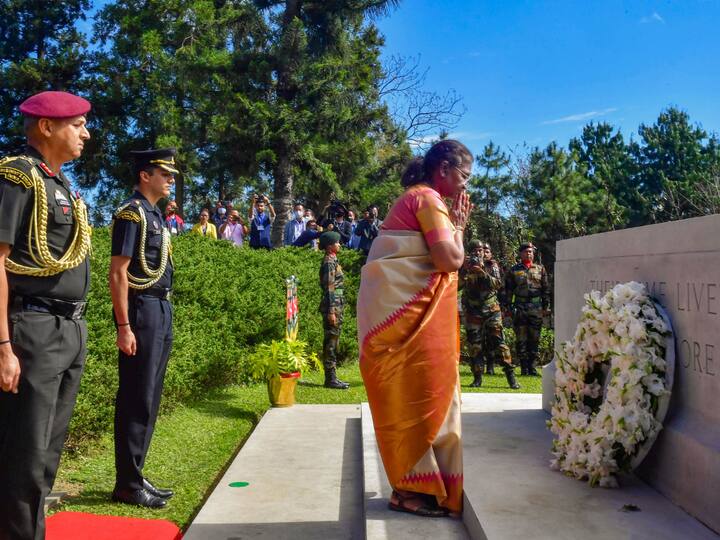 President Droupadi Murmu lays a wreath at Kohima War Cemetery, Nagaland on 3 November, to pay homage to bravehearts who made supreme sacrifice in the line of duty. (Source: PTI)