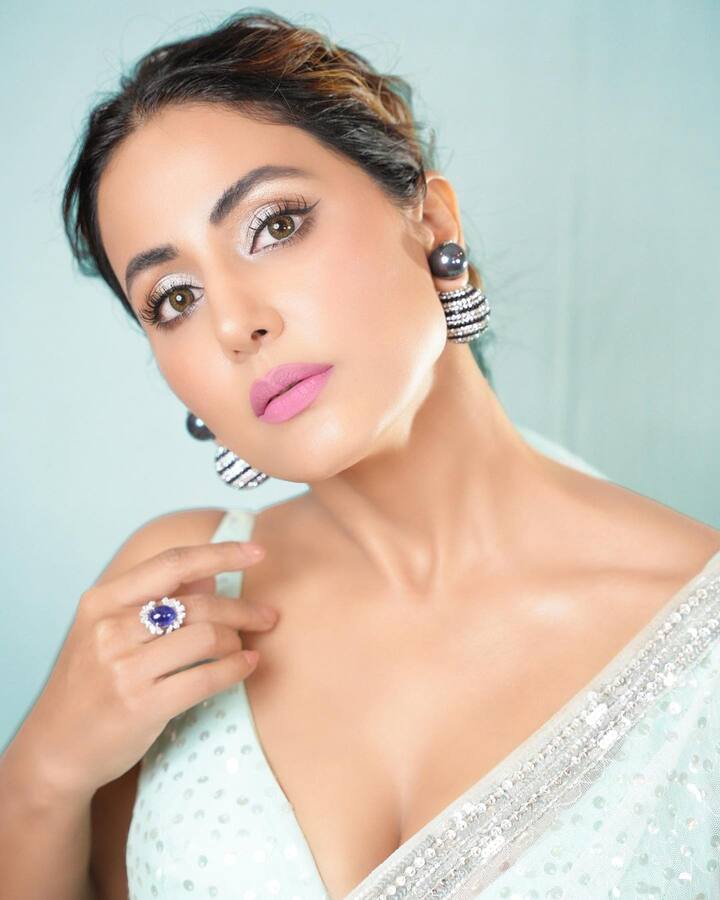 तिच्या उत्कृष्ट अभिनयाच्या जोरावर तिने इंडस्ट्रीत उच्च स्थान मिळवले आहे. (फोटो सौजन्य :realhinakhan/इंस्टाग्राम)