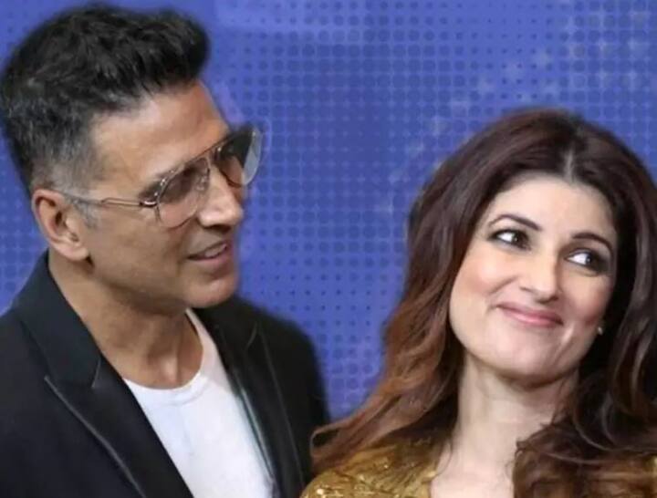 अक्षय कुमार अपनी पत्नी ट्विंकल खन्ना के साथ सीजन 5 में नजर आए थे. हालांकि ये कपल पहले कॉन्ट्रोवर्सी से बचने के लिए इस शो पर आने से इंकार करता रहा था. अक्षय ने एक बार कहा था कि जो चीजें कही जाती हैं वे उन्हें क्लेरिफाई नहीं कर सकते हैं.