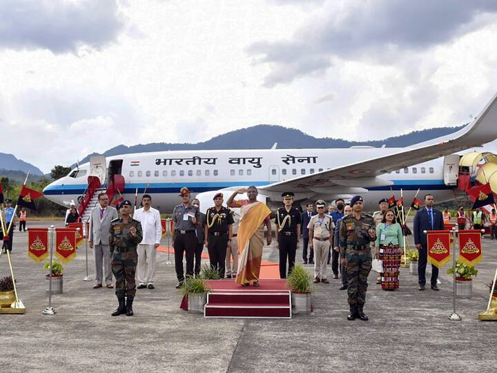 President Murmu accorded a guard of honor on her arrival at Aizawl, Mizoram on 3rd November. (Source: PTI)