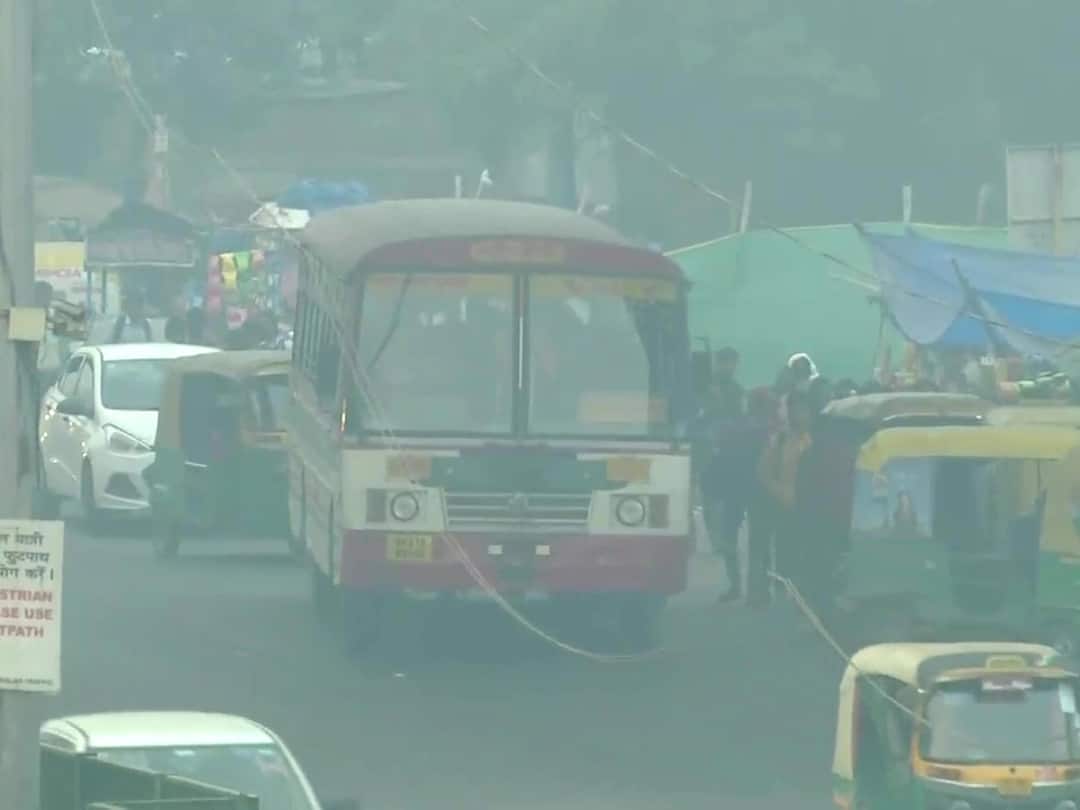 Air Pollution: जहरीली हो रही है नोएडा, गाजियाबाद की हवा, AQI रहा बेहद खराब, जानें- प्रमुख शहरों का हाल up air pollution air quality index dips poor category in noida ghaziabad and lucknow Air Pollution: जहरीली हो रही है नोएडा, गाजियाबाद की हवा, AQI रहा बेहद खराब, जानें- प्रमुख शहरों का हाल